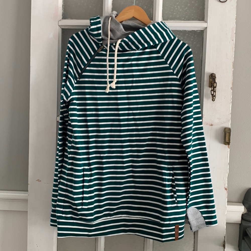 NWT Ampersand Avenue Doublehood Size XL